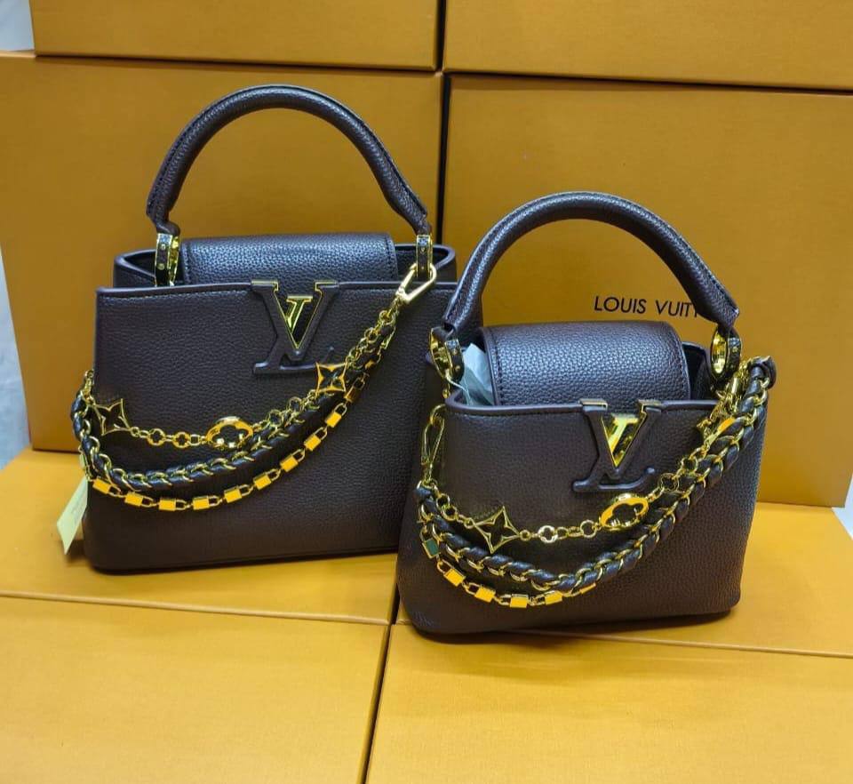 LV
27 cm 150 dhs💓
 20 cm 130 dhs💓
with box
🎁🎁🎁

Zain143
♥️♥️♥️