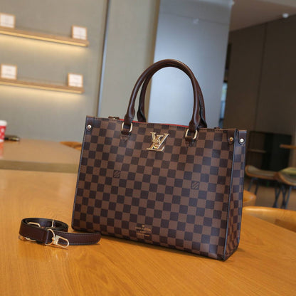 lv

best quality 
without box

120 dhs🇦🇪🇦🇪

size33CM

Zain290
♥️♥️♥️