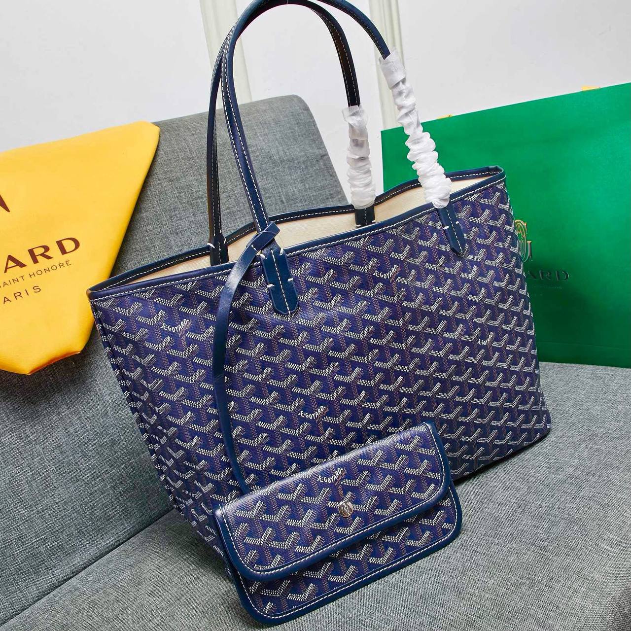 GOYARD 
GOOD QUALITY 
85 dhs✅

Zain295
♥️♥️♥️