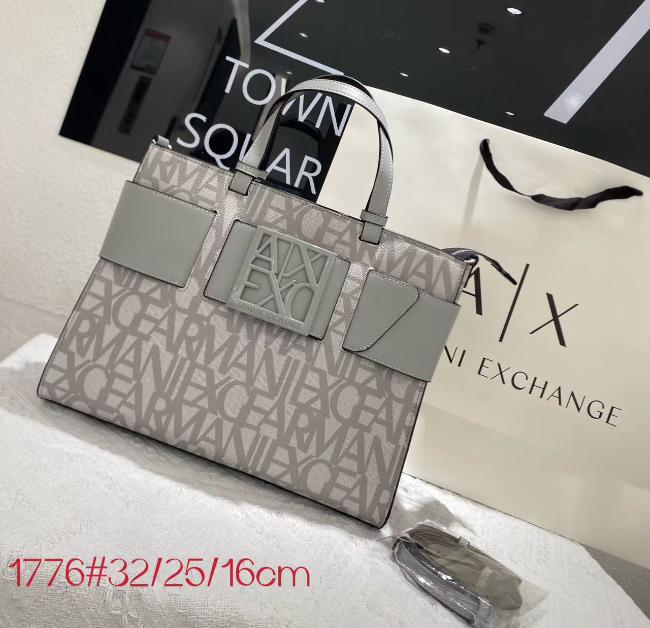 Armani Exchange
GOOD QUALITY 
130 dhs🪙🌨️

Zain200
♥️♥️♥️