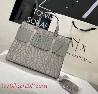 Armani Exchange
GOOD QUALITY 
130 dhs🪙🌨️

Zain200
♥️♥️♥️