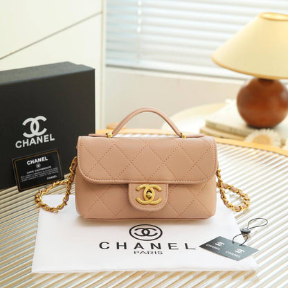 CHANEL

 GOOD QUALITY 

WITH BOX 
🎁🎁🎁

100 dhs✅

Zain39
♥️♥️♥️