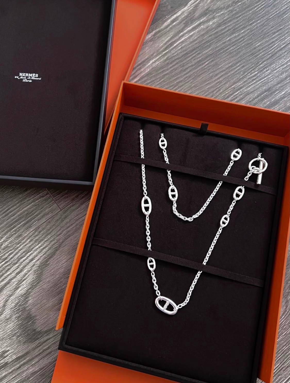 HERMES

Necklace 
120 cm 
MASTER

With normal box🎁
125 dhs🇦🇪🇦🇪

With master box 🎁
145 dhs🇦🇪🇦🇪

Zain263
♥️♥️♥️