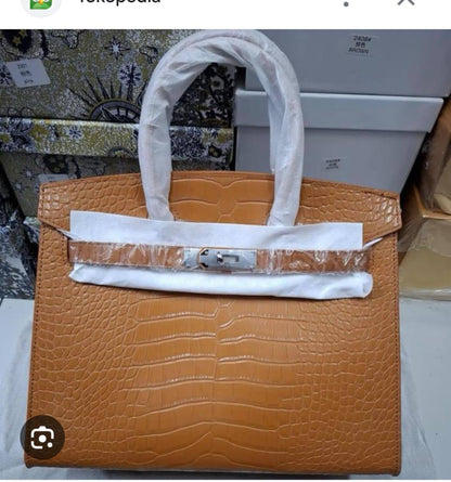 Hermes
GOOD QUALITY
120 dhs❤️
SIZE 30 CM

Zain200
♥️♥️♥️