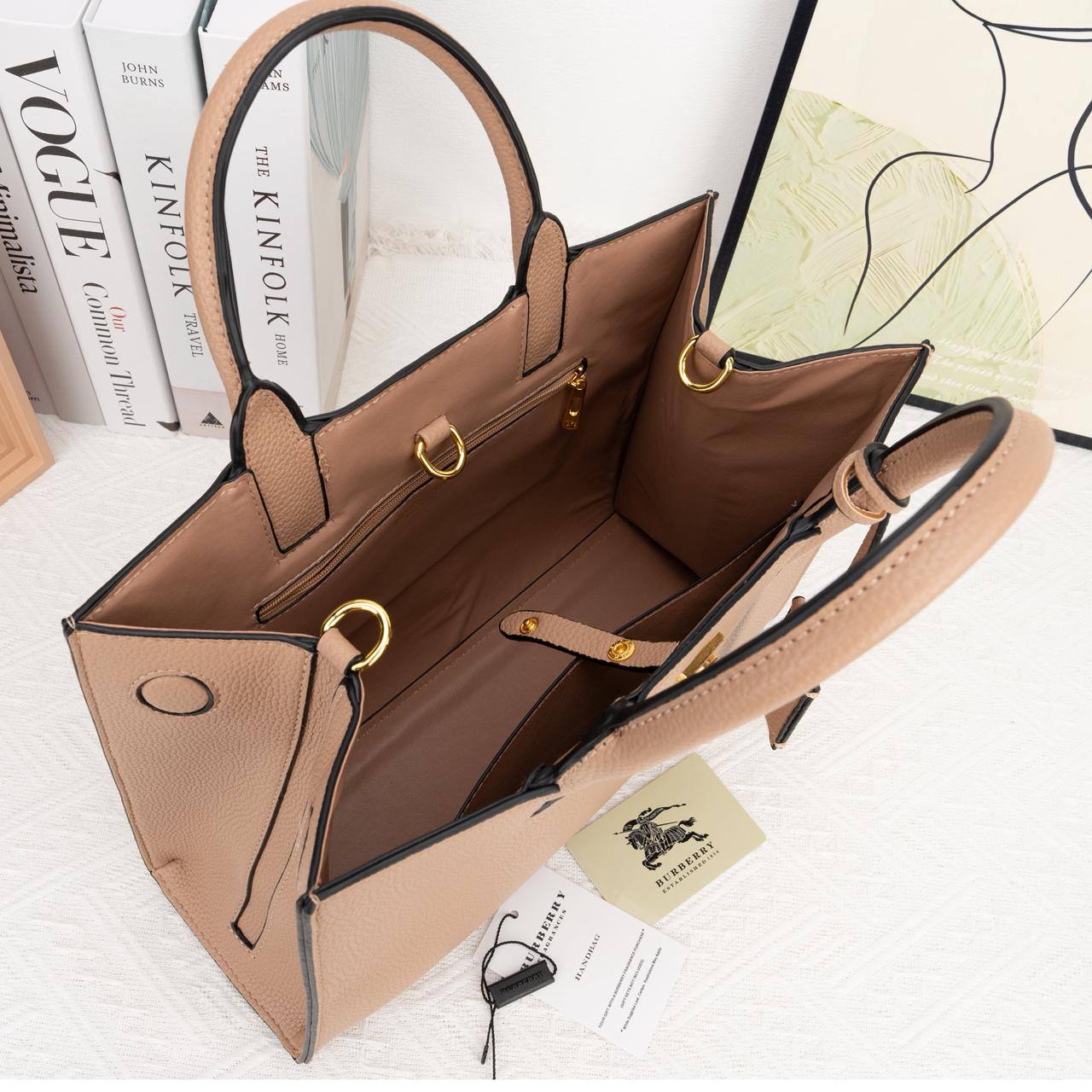 Burberry
90 dhs✅

Zain35
♥️♥️♥️