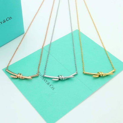 Tiffany 
Necklace 
55 dhs🪙🌨️ 

with Box and Paper Bag
🎁🎁🎁

Gold Rose Gold Silver Available

Zain89
♥️♥️♥️