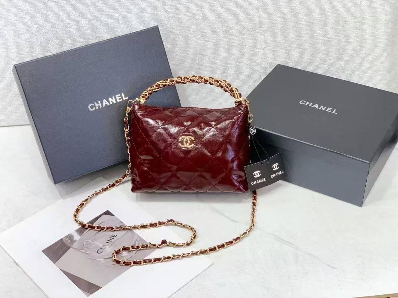 💗 Chanel Kelly / 24B
1️⃣ First quality +🎁  
Size : 19.5 ~ 18 * 15 cm
90 dhs✅
with box 🎁

Zain115
♥️♥️♥️