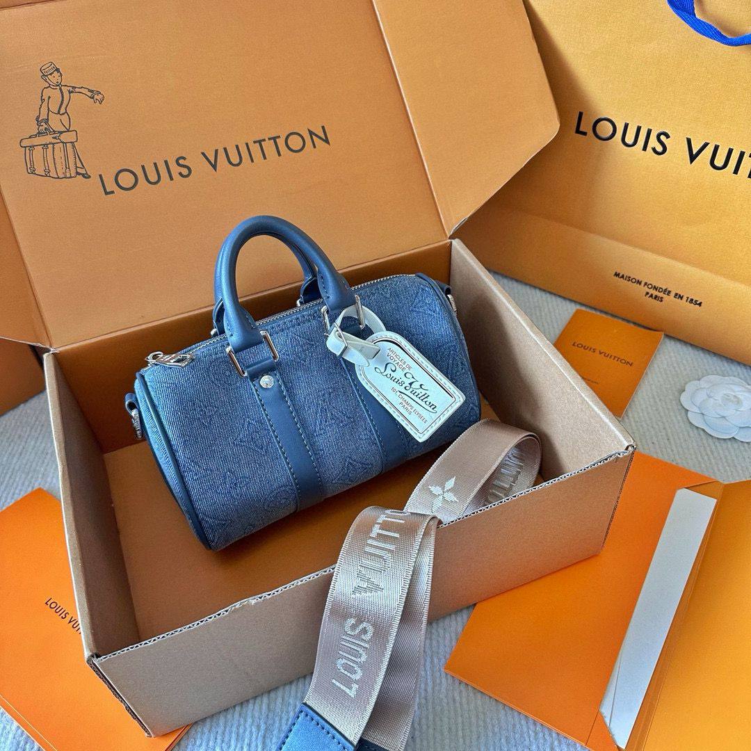 LV

COPY ONE 
NEW CAME 
WITH DOUBLE  BOX 

215 dhs🇦🇪🇦🇪🇦🇪

Zain295
♥️♥️♥️