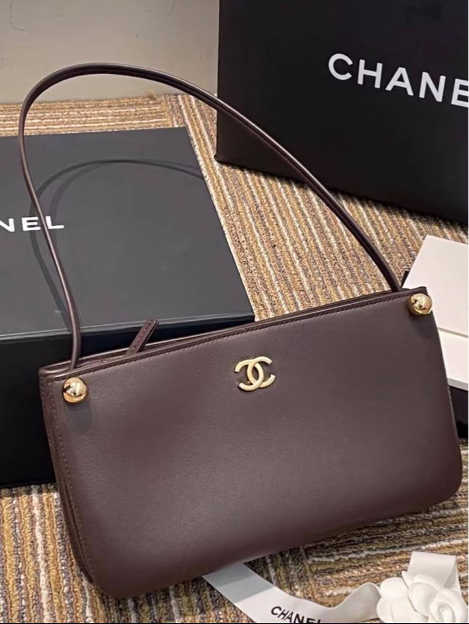 Chanel


1️⃣ First quality +🎁

Size : 25 * 14 cm

100 dhs🇦🇪🇦🇪🇦🇪
with box 🎁

Zain115
♥️♥️♥️