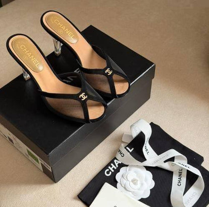 CHANEL 
☘️ *SIZE  36  to 41 ☘️                                                                                                       
260 dhs🇦🇪🇦🇪

Zain224
♥️♥️♥️