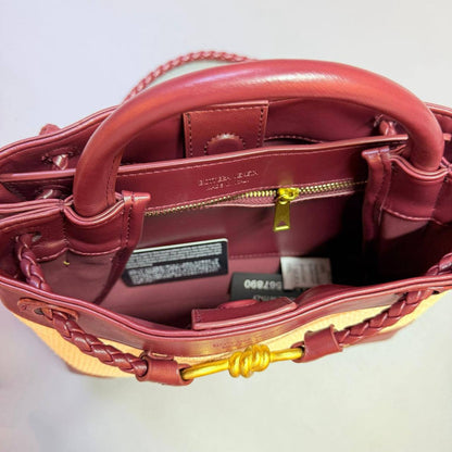 BOTTEGA VENETA 
NEW CAME GOOD QUALITY 

WITH BOX  
🎁🎁🎁

115 dhs🪙🖤
SIZE: 25cm

Zain39
♥️♥️♥️