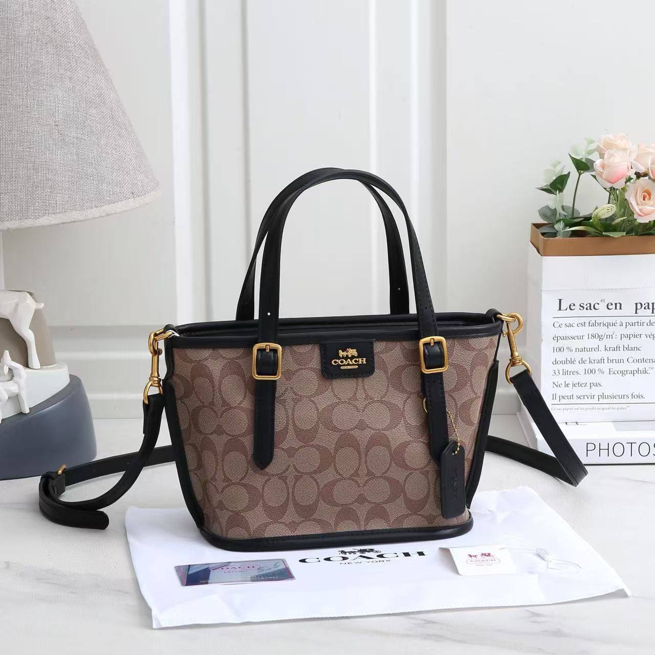 COACH 

HIGH QUALITY

 WITH BOX 
🎁🎁🎁

95 dhs✅

Zain295
♥️♥️♥️