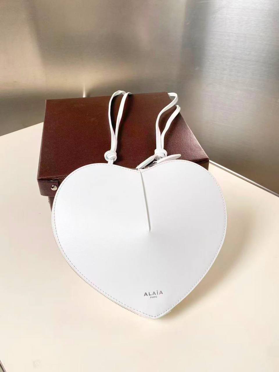 https://t.me/ZCbags/515134Alaia
*Alaia Le Cœur bag✅*
*Size 21 cm*
For Price 👇 WhatsApp✅
0568585901 
0507557372
0552275751 Owner Zain 👌

Zain274
♥️♥️♥️