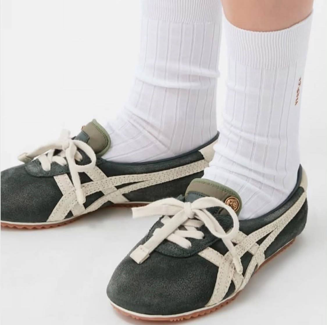 versace x onitsuka tiger
 , 36 to 40 , 

210 dhs

Zain196