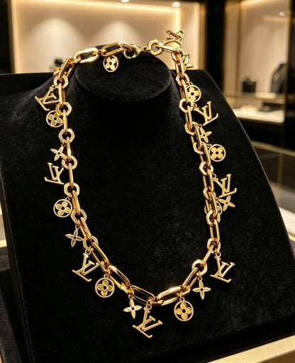 LV ❤️‍🔥*
Necklace 🐦‍🔥
Master quality 💯
With normal boxes 🗃️ 
120 dhs✅
With master box 📦 
130 dhs✅

Zain216
♥️♥️♥️