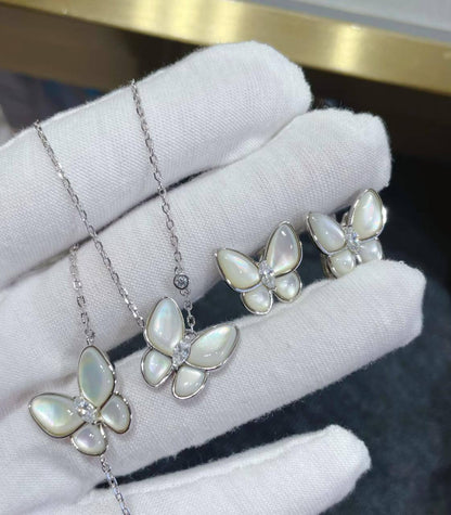 VCA SET❤️‍🔥*
Necklace 🦋
Earring🤯
Bracelet 💥
Ring 💍 free size
Master quality 💯
With normal boxes 📦 
170 dhs🪙💚
With master box 🗃️ 
210 dhs🪙💚

Zain216
♥️♥️♥️