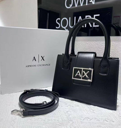 ARMANI 

COPY ONE 
NEW CAME  

WITH BOX 
🎁🎁🎁

135 dhs❤️

Zain39
♥️♥️♥️