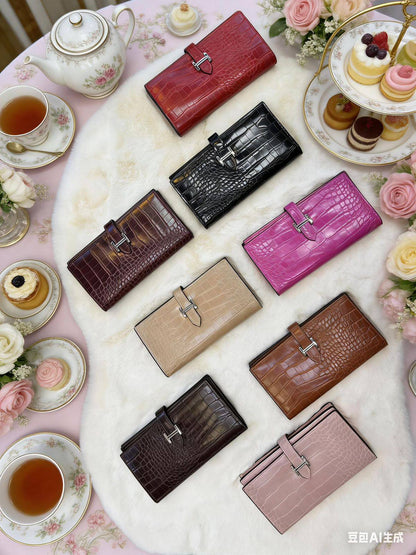 Wallet 
With box 📦 
35 dhs❣️ 

Zain56
♥️♥️