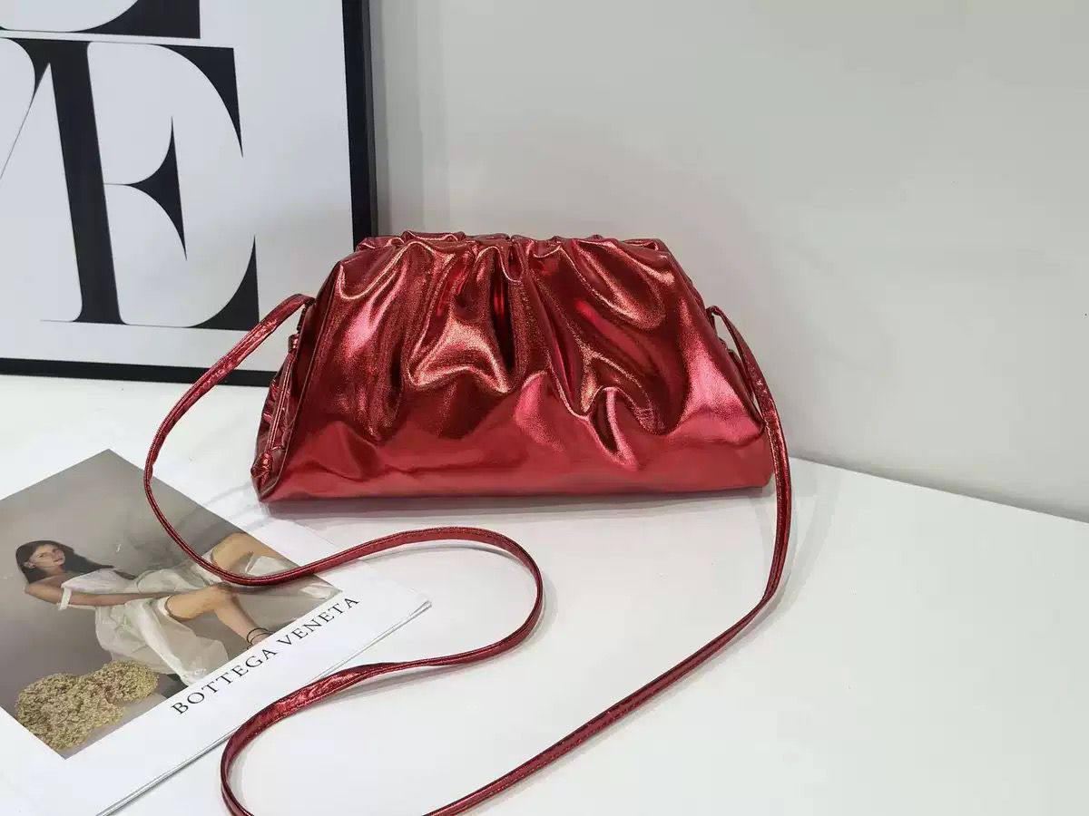 BOTTEGA

 NEW CAME
 GOOD QUALITY 

WITH BOX 
🎁🎁🎁

95 dhs🪙🌨️

Zain39
♥️♥️♥️