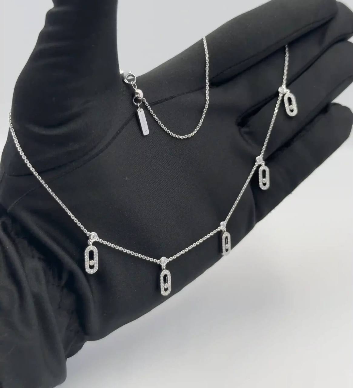 Messika ❤️‍🔥*
Necklace 💥
Master quality 💯
With normal boxes 🗃️ 
55 dhs💓
With master box 📦 
90 dhs💓

Zain216
♥️♥️♥️
