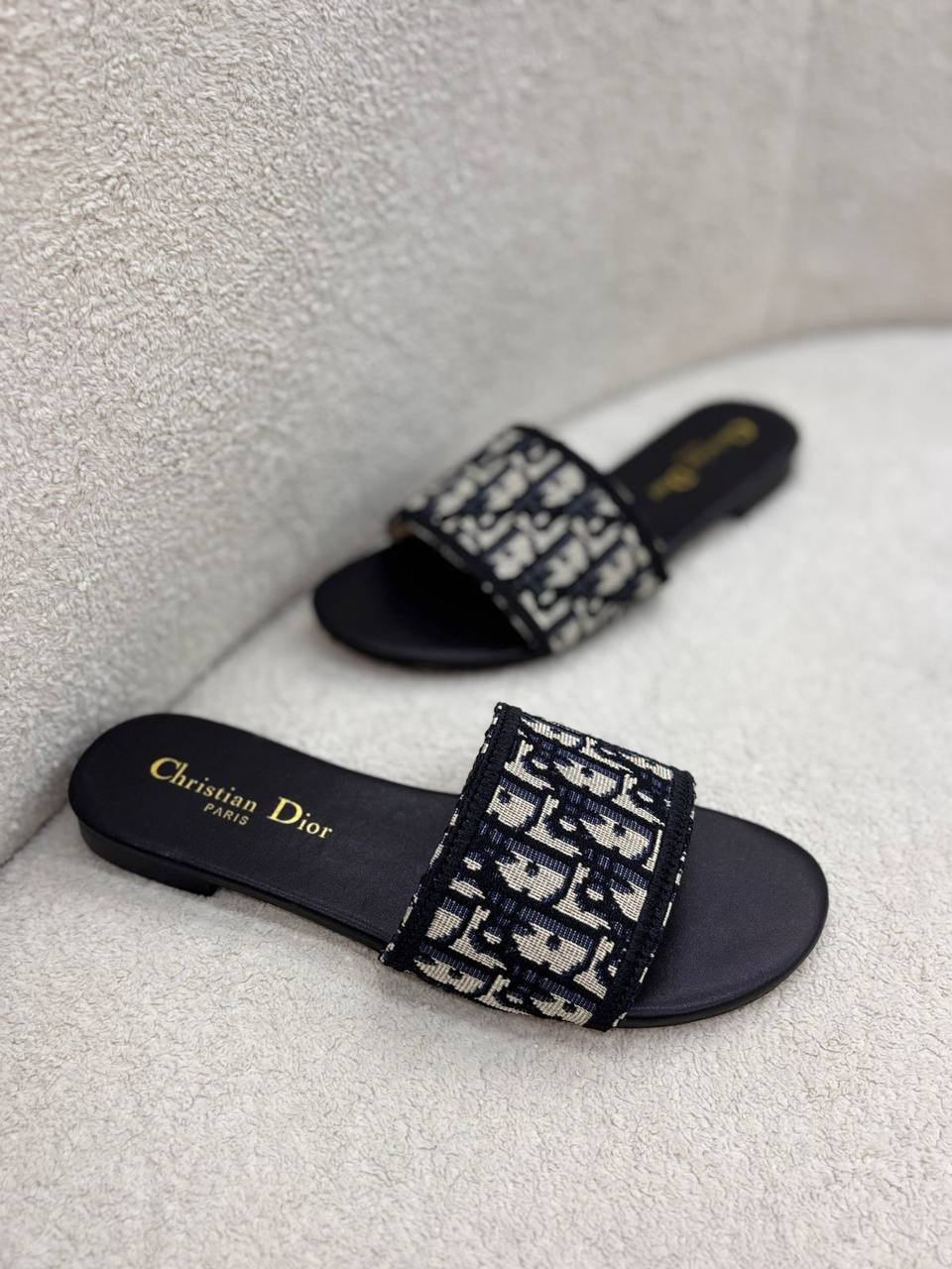 Dior  
100 dhs✅
Size 36-42

Zain55
♥️♥️♥️