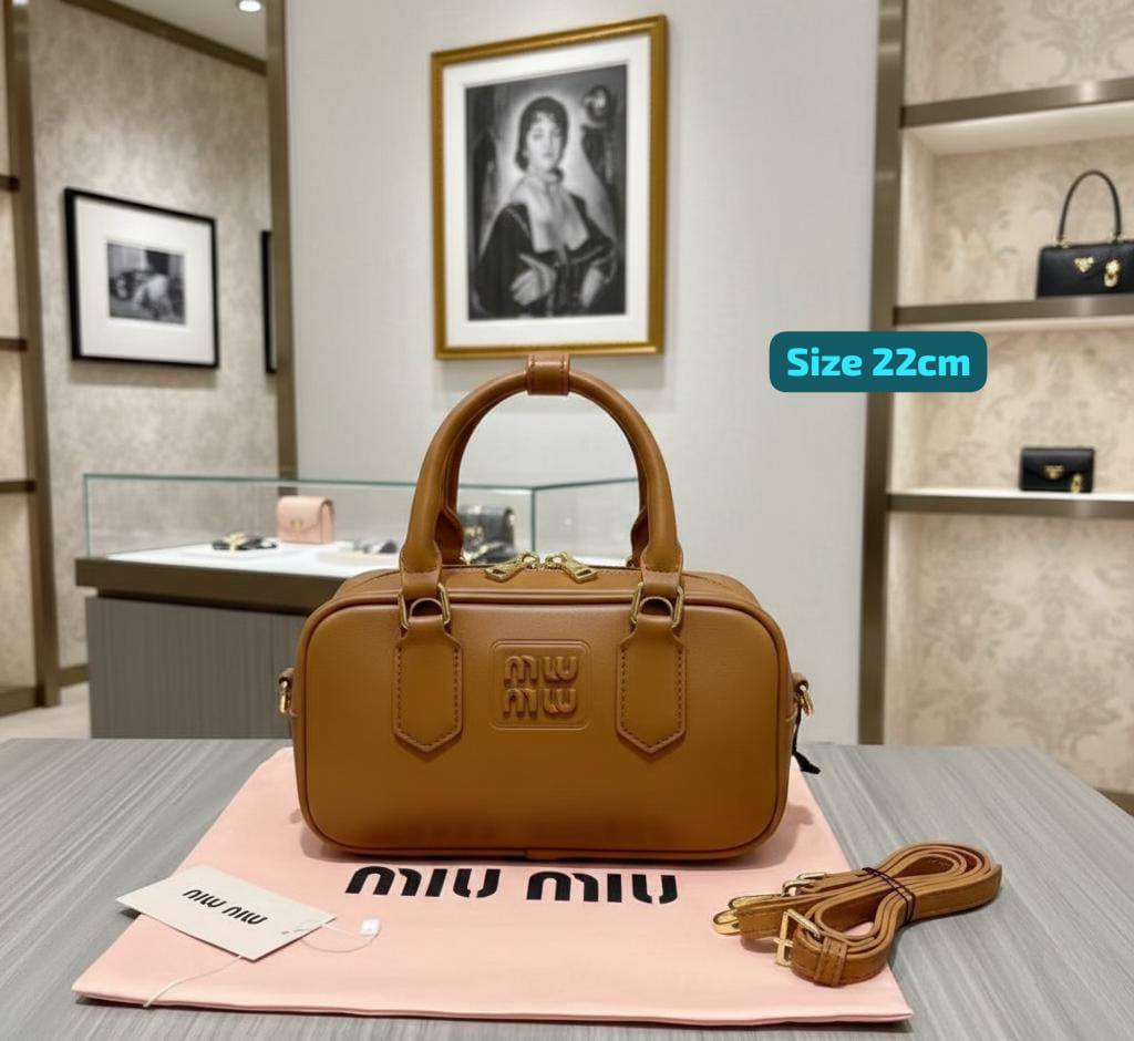 Miu Miu

Good quality 

with box 
🎁🎁🎁

95 dhs❣️

Zain186
♥️♥️♥️