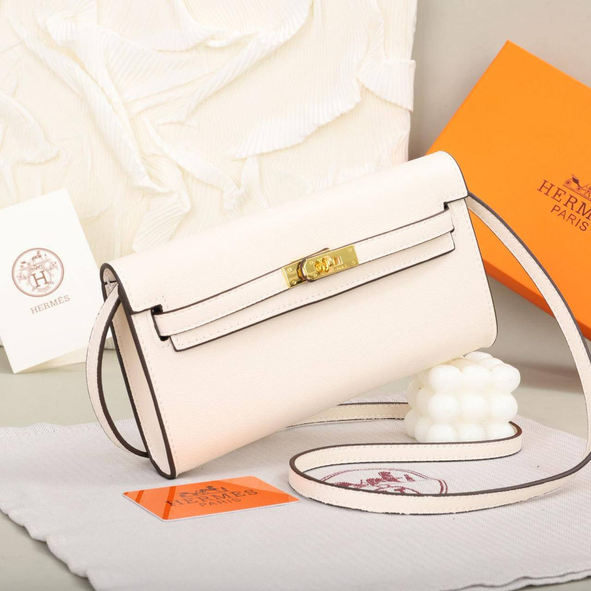 Hermes Kelly to go
Size: 20 * 11 * 3 cm
80 dhs🪙💚

with box🎁

Zain115
♥️♥️♥️