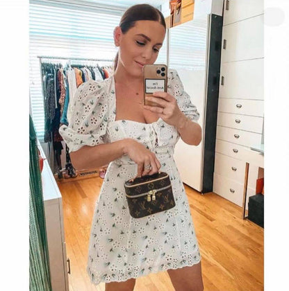 LOUIS VUITTON

 NEW CAME

 GOOD QUALITY 
WITH BOX 

BIG SIZE         105 dhs
MEDUIM SIZE 100 dhs
SMALL SIZE  95 dhs 


Zain39
Zain295
♥️♥️♥️