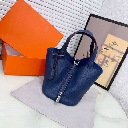 Hermes 
100 dhs💓
with box  

Zain253
♥️♥️♥️