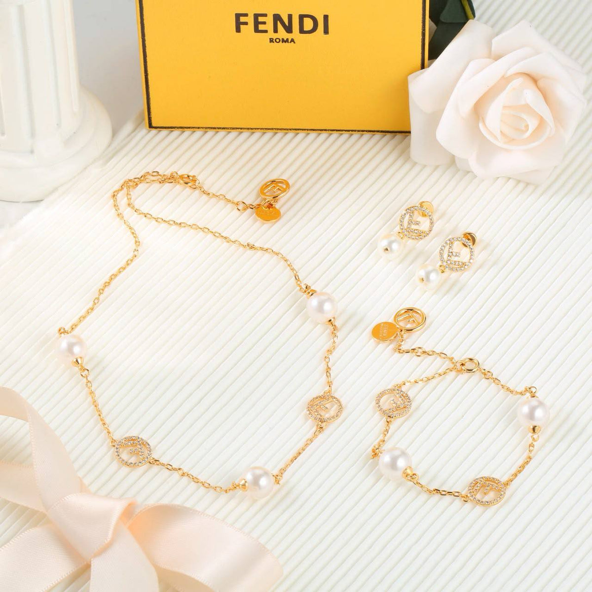 FENDI 
Necklace 🦋
Earring💥
Bracelet 🍁
Master quality 💯
With normal boxes 🗃️ 
120 dhs🇦🇪🇦🇪

With master box 📦 
140 dhs🇦🇪🇦🇪

Zain216
♥️♥️♥️