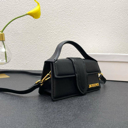JACQUEMUS 

COPY ONE 

RESTOCK 
WITH BOX 

SMALL SIZE 

195 dhs🇦🇪🇦🇪🇦🇪
(Leather )
Zain17
♥️♥️♥️