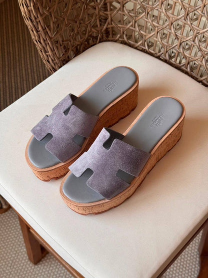 🩶 HERMES 🩶
✨ New Collection
👠 36–41
💎 Premium Quality
🔥 Super Master
450 dhs✅

Zain198
♥️♥️♥️