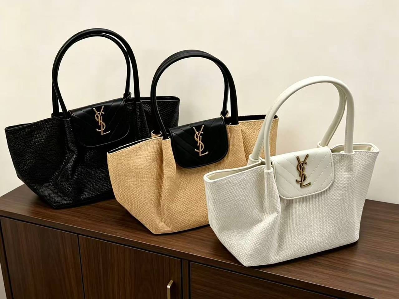 YSL 
Master🌺
250 dhs✅

Zain228
♥️♥️♥️