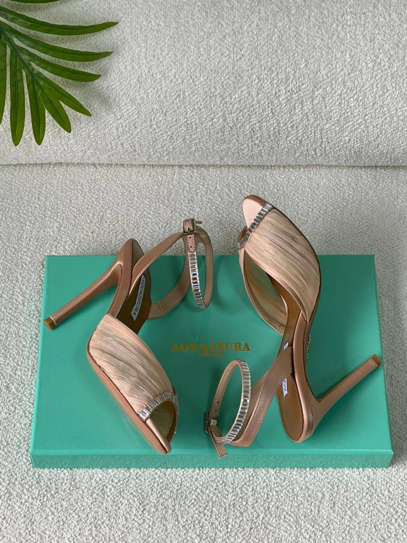 AQUAZZURA
SuperMaster Quality 💯
450 dhs🪙🌨️
Size: 36-41💥

Zain171
♥️♥️♥️