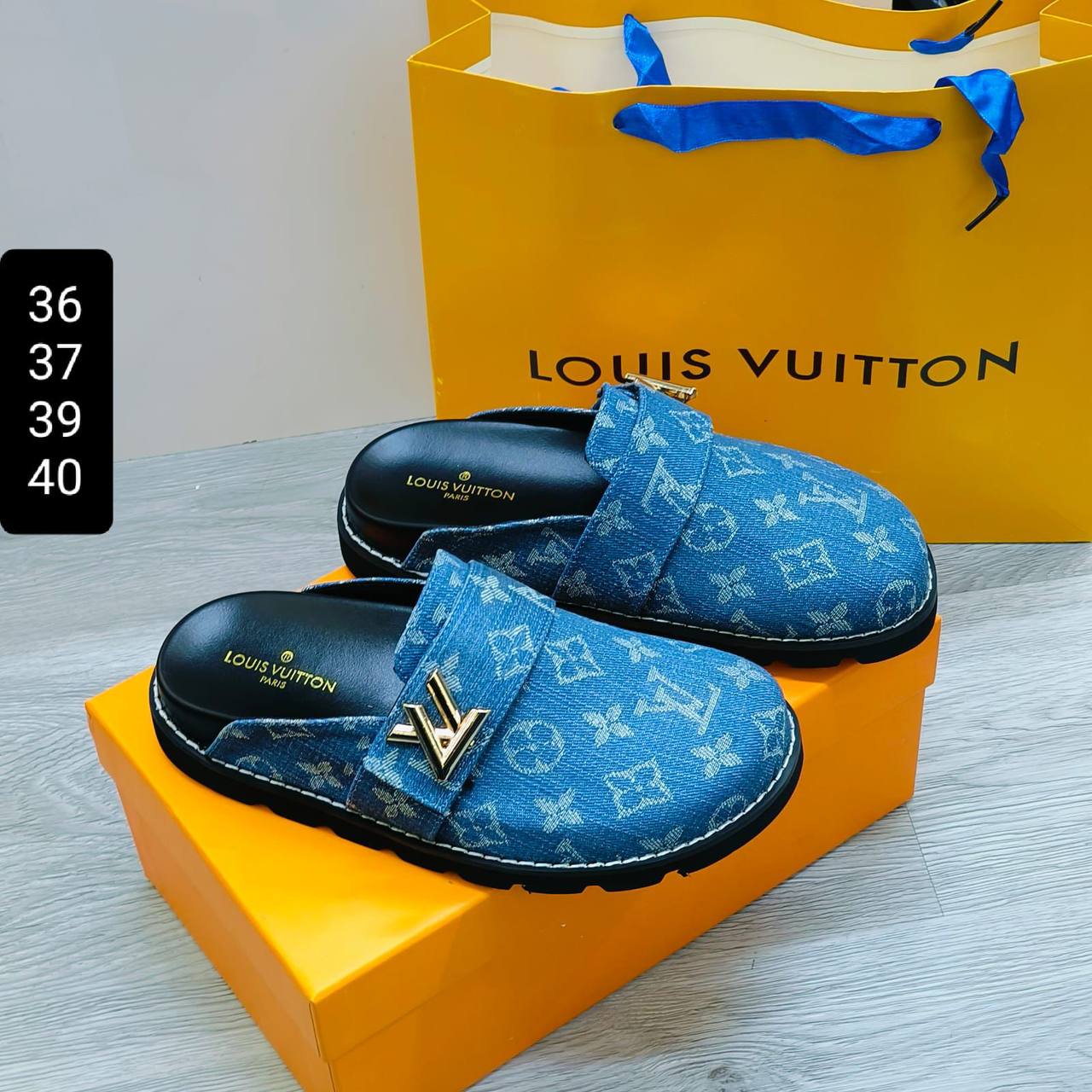 Lv SLIPPER 
GOOD QUALITY 
110 dhs🪙💚

Zain40
♥️♥️♥️