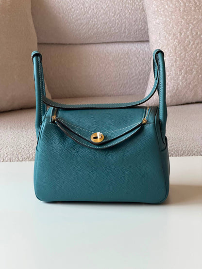 Hermes Lindy 26cm💕master quality😍with box❤️
390 dhs🇦🇪🇦🇪

Zain52
♥️♥️♥️