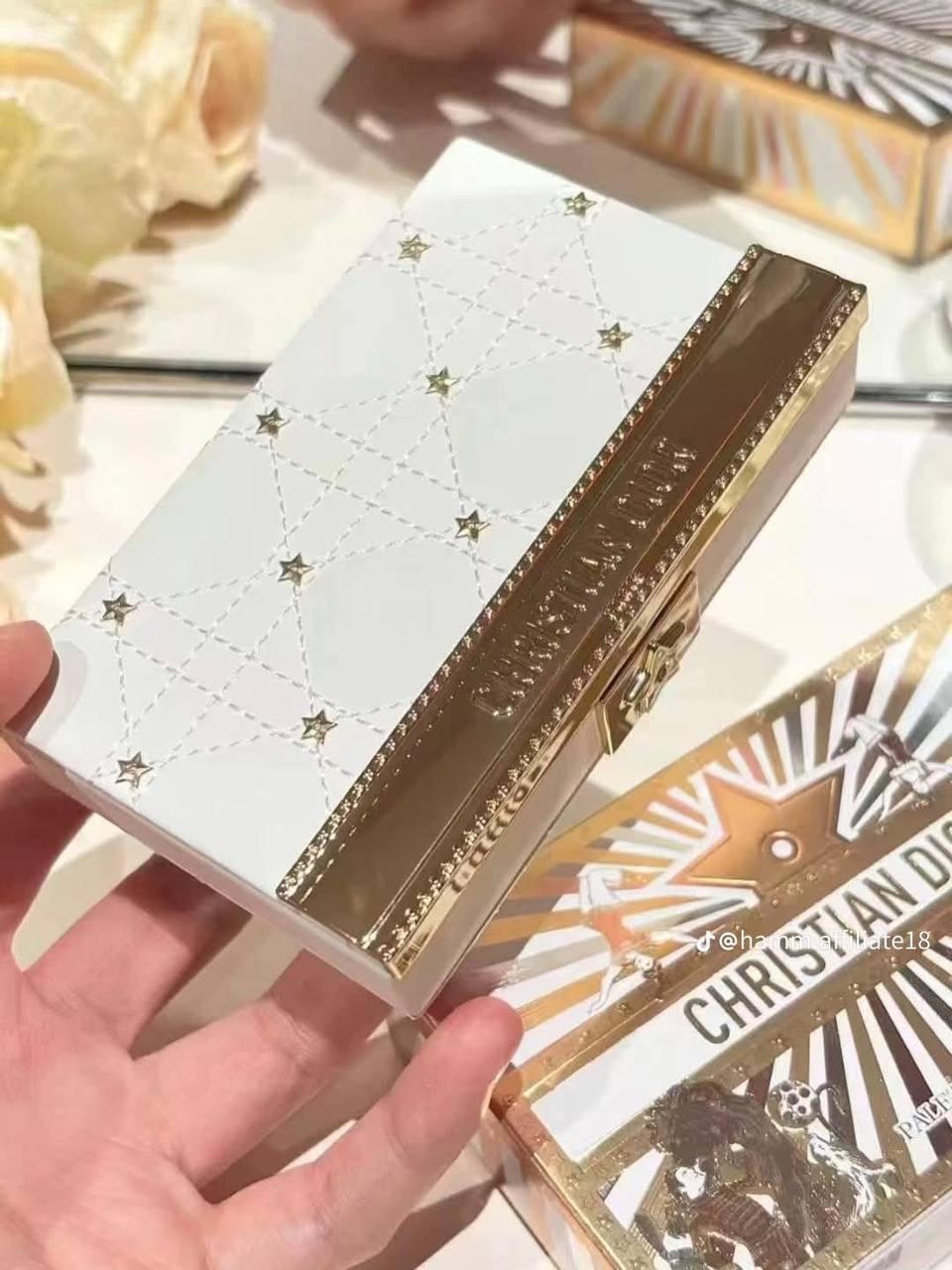 NEW DIOR EYE PALETTE
70 dhs✅

Zain01
♥️♥️♥️