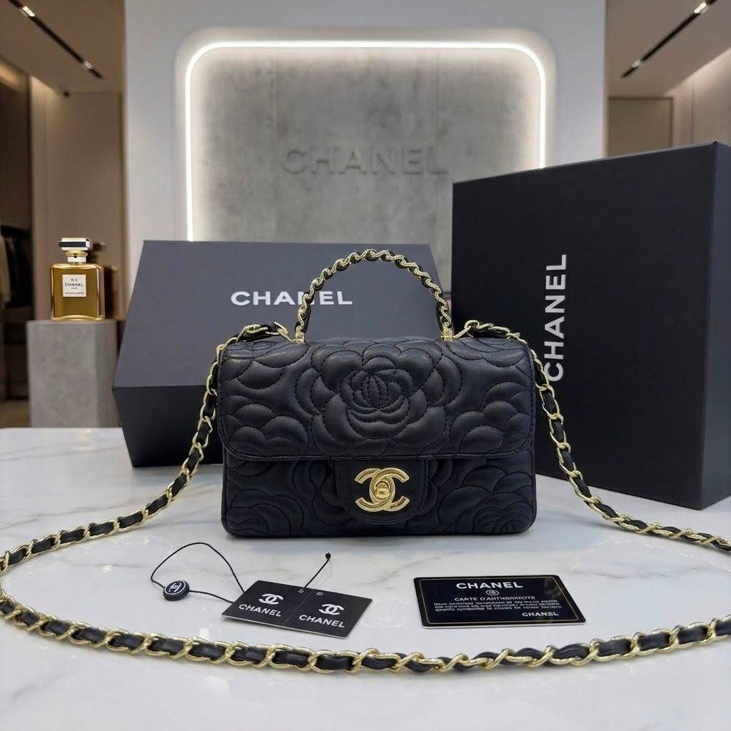 Chanel ᴛᴏᴘ ʜᴀɴᴅʟᴇ/ chain
ᴇᴍʙʀᴏɪᴅᴇᴅ ғᴏʟʟᴏᴡᴇʀ 
ɢᴏʟᴅ ʜᴀʀᴅᴡᴀʀᴇ 
ᴡɪᴛʜʙᴏx
🎁🎁🎁

ᴄᴀᴠɪᴀʀ 
sɪᴢᴇ:20ᴄᴍ
100 dhs✅

Zain56
♥️♥️♥️