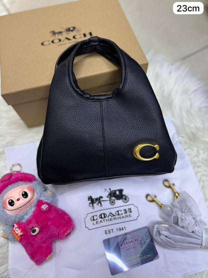Coach Lana

1⃣️ First quality +🎁

Size: 26 ~ 23 *16 cm

85 dhs🇦🇪🇦🇪

 with box🎁

Zain115
♥️♥️♥️