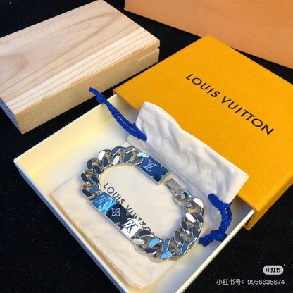 LV

 Bracelet
Super Master
90 dhs❣️

Zain33
♥️♥️♥️