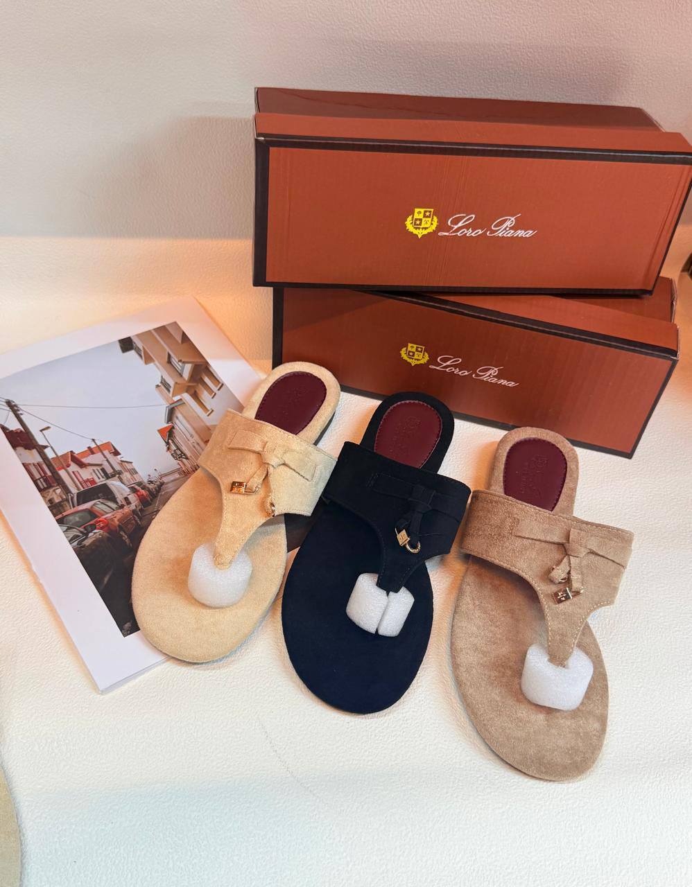 Slippers
Size 36-41
70 dhs✅

Zain236
♥️♥️♥️