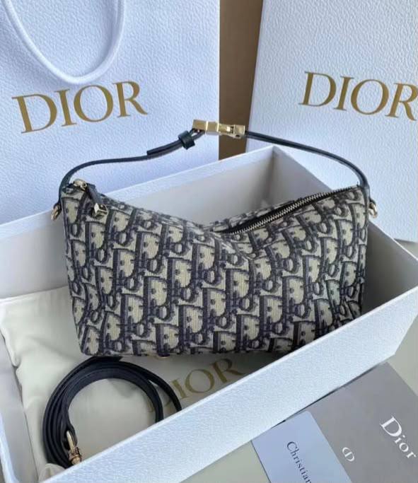 Dior

220 dhs

Zain134
♥️♥️♥️