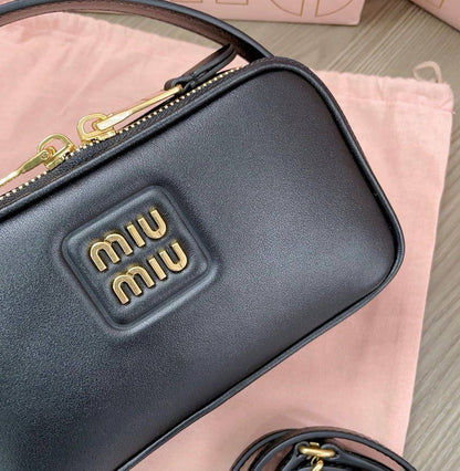 MIU MIU 

 GOOD QUALITY 

WITH BOX  🎁

90 dhs✅

Zain295
♥️♥️♥️