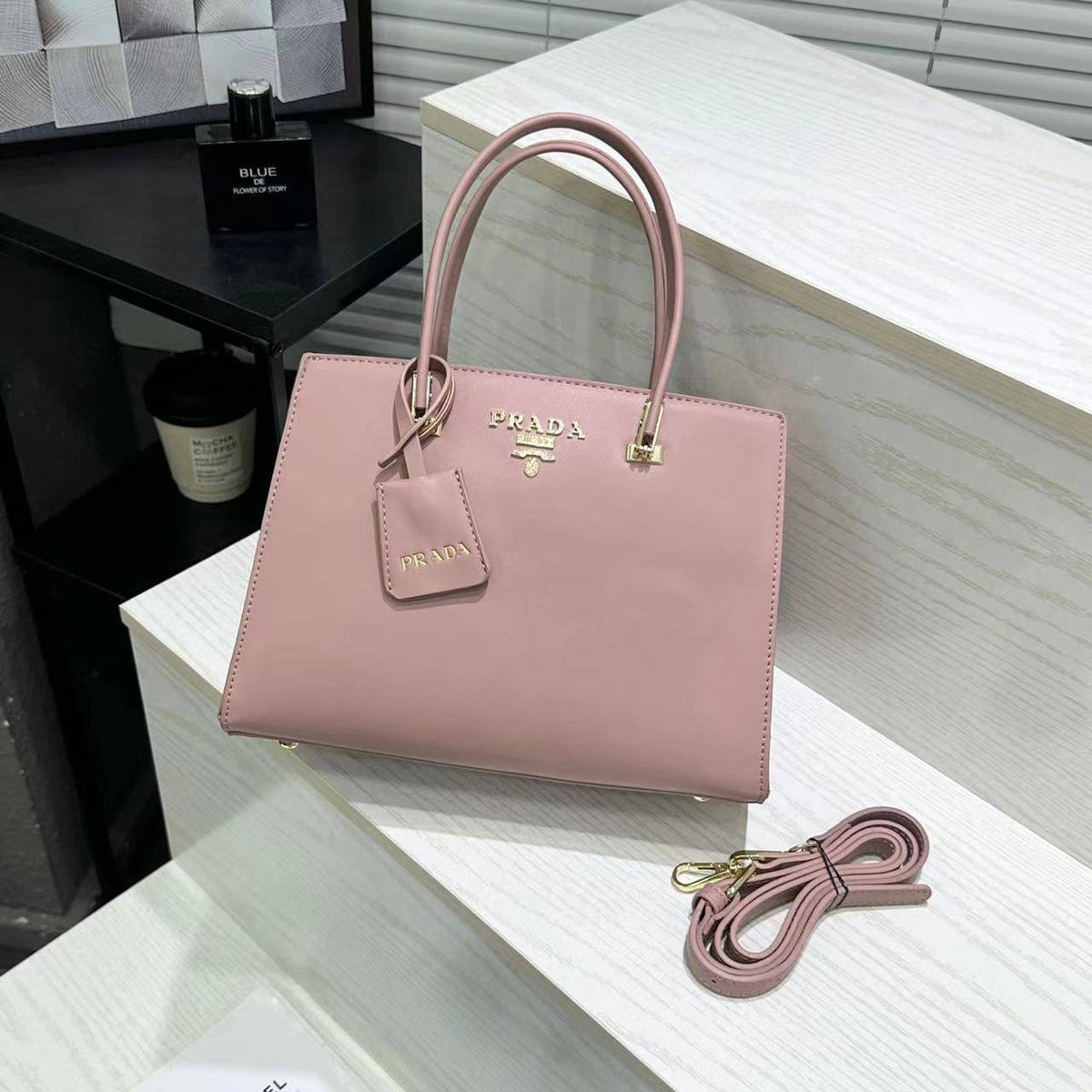 PRADA

best quality 
without box

95 dhs🇦🇪🇦🇪

size 27CM
Zain290
♥️♥️♥️