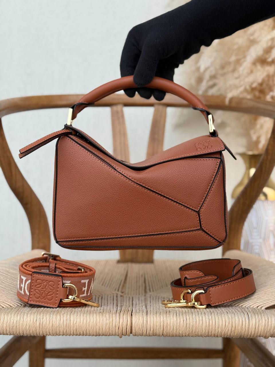 LOEWE
24cm
370 dhs✅
Top quality 
With box🎁

Zain167
♥️♥️♥️