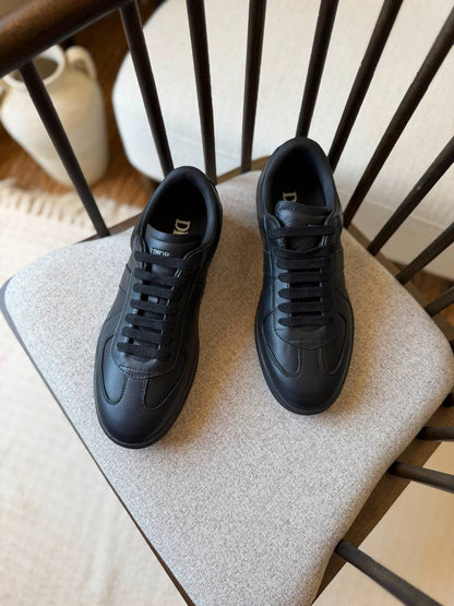 Christian Dior 
*AAA quality*
*size:40 to 46* 
450 dhs✅

Zain185
♥️♥️♥️