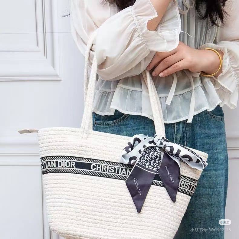 Dior
60 dhs❣️
Size:24/26/7


Zain07
♥️♥️♥️