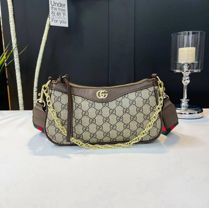 GUCCI 
NEW CAME GOOD QUALITY 
WITH BOX 
🎁🎁🎁

90 dhs❣️
SIZE: 25cm

Zain39
♥️♥️♥️