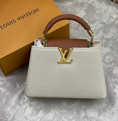 LV
high quality 
with box 
Small. Size.  260 dhs✅
Big.  Size.  270 dhs✅

Zain175
♥️♥️♥️