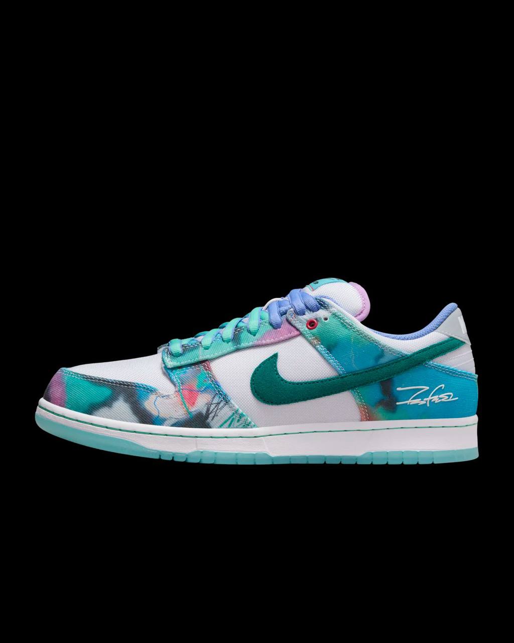 Nike x Futura Laboratories SB Dunk Low "Bleached Aqua" 
36-45 AVAILABLE🤩
240 dhs✅

Zain242
♥️♥️♥️